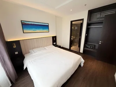 Apartamento de dos dormitorios con balcón y vistas al mar — Căn hộ The Sapphire Hạ Long - View Biển